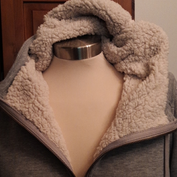 Columbia Jacket/Hoodie - Picture 5 of 5